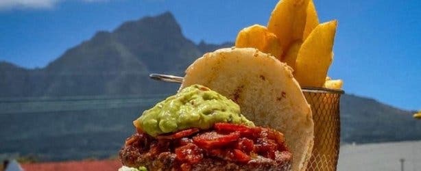 Oblivion_Bar_&_Kitchen_Cape_Town_burger_rooftop_deck_mountain