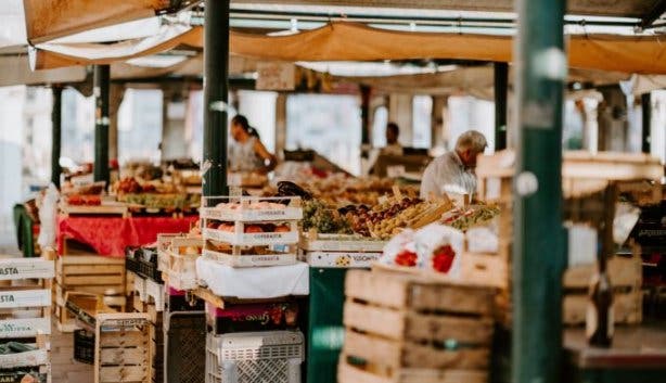 Market (Unsplash)