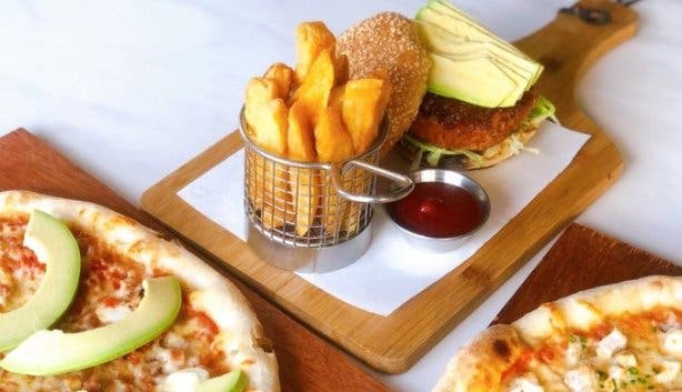 Oblivion_Bar_&_Kitchen_Cape_Town_pizza_burger