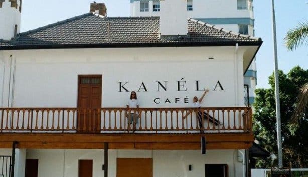 Kanela Cafe - Outside