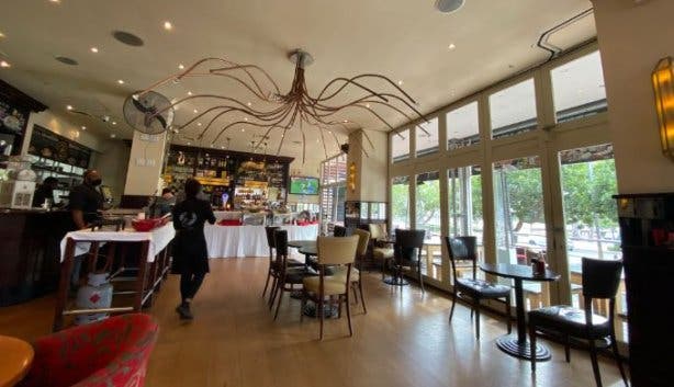 Cafe Extrablatt decor