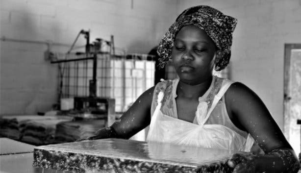 Lulalend_Small_Business_Spotlight_South_Africa_Growing Paper_paper_making
