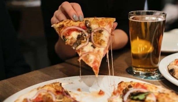 Cafe Extrablatt pizza