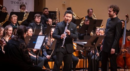 #htmlcaption21 /weekend Symphony