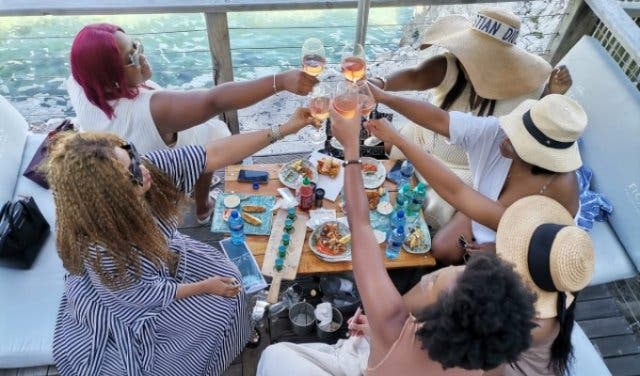 'Ficks: the best sundowner pinchos bar in Hermanus (maybe in the Western Cape) - 2025'