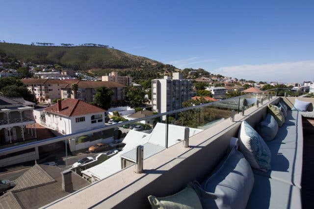 'Happy Hour Special at Cloud 9 Rooftop Bar in Cape Town - 2025'